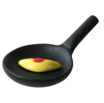 Omurice skillet ceramic chopstick rest, front view