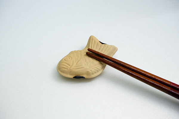 Taiyaki ceramic chopstick rest with chopsticks