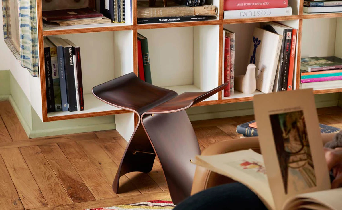 yanagi-butterfly-stool-sori-yanagi-vitra-4.webp